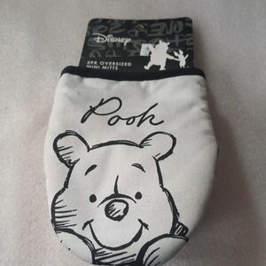 Disney WINNIE THE POOH Oversized Mini Oven Mitts Silicone Pot Holder NEW